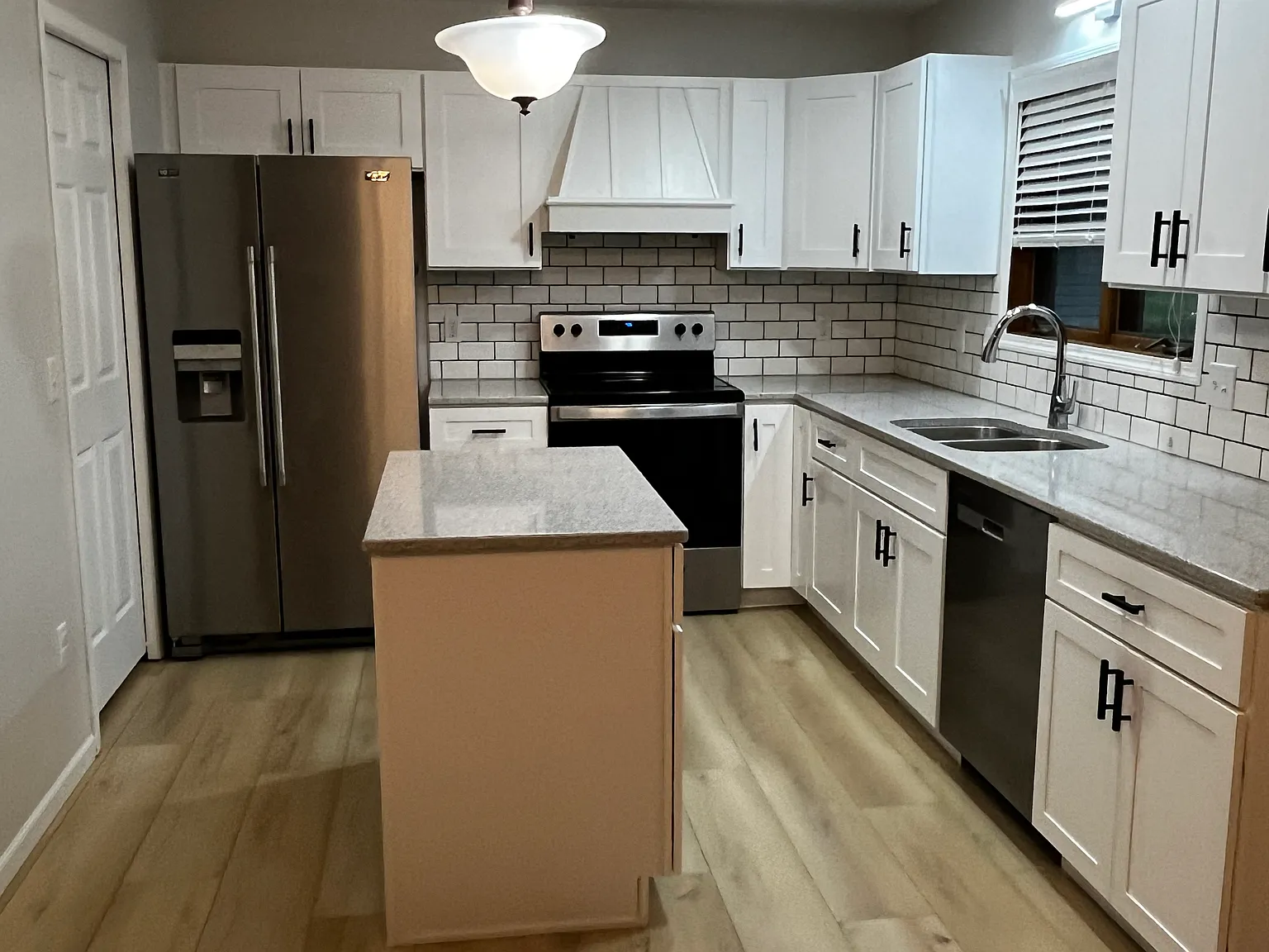 4 bed, 2.5 bath, 2700 sqft, $2,200 — Photo 3