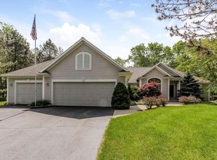 10327 E River Shore Dr SE, Alto, MI 49302