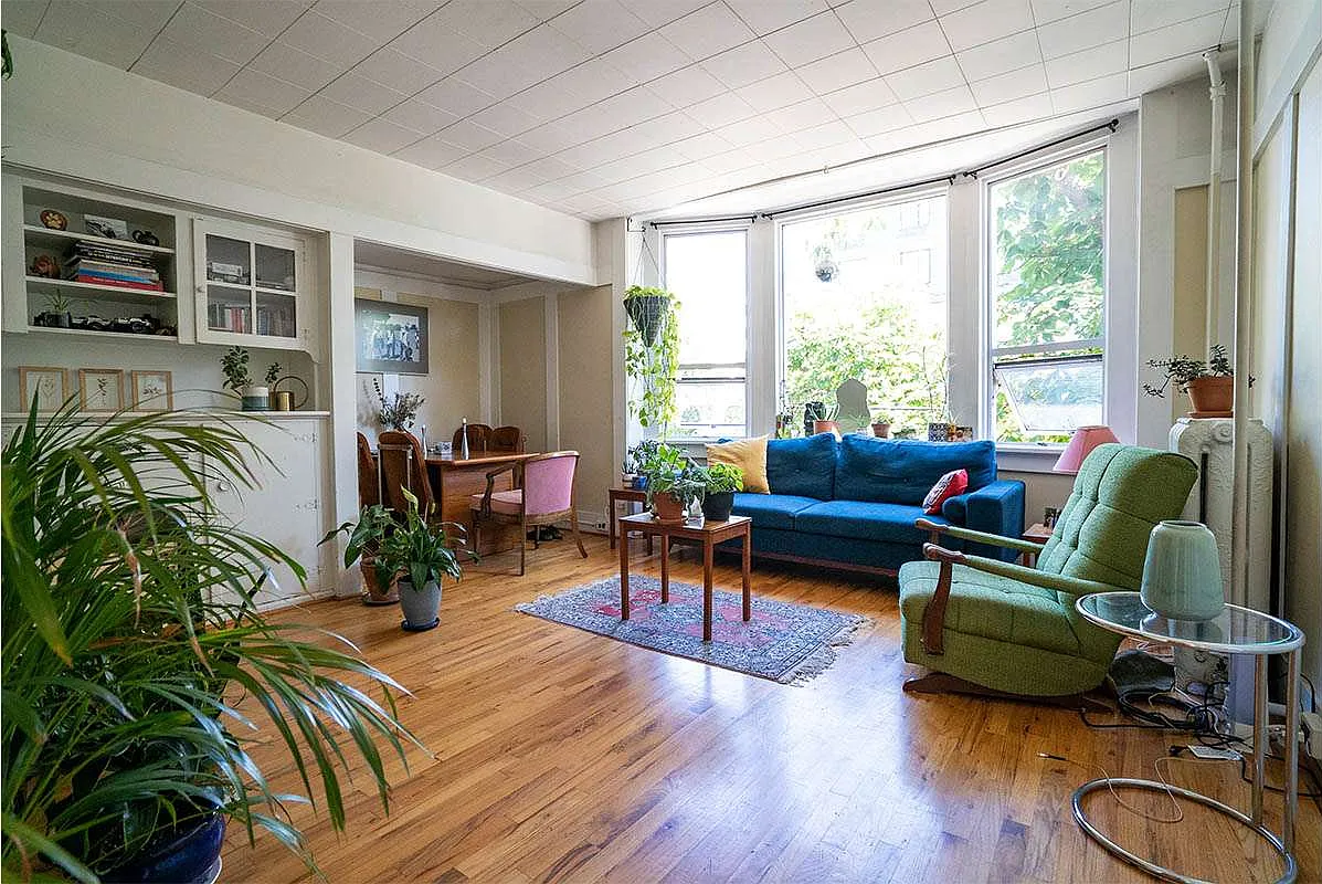 October Mansion — Photo 2