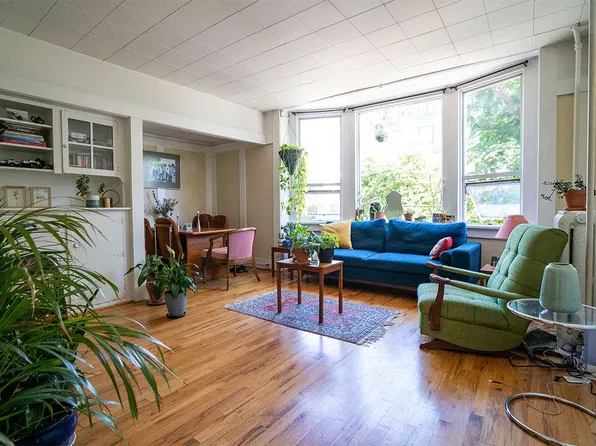 1030 Cook St, Victoria, BC V8V 3Z8