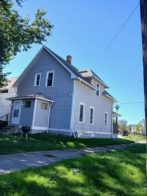 2344 Elm St - HSE — Photo 2