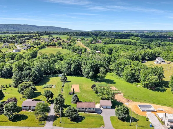 722 Canal Rd, Womelsdorf, PA 19567