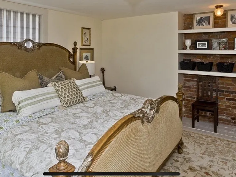 1049 Upper Church St — Photo 24