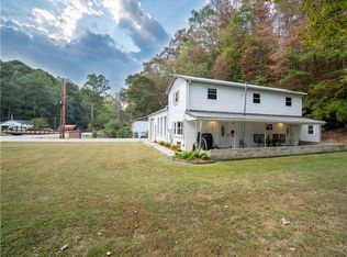 1438 Childress Rd, Alum Creek, WV 25003