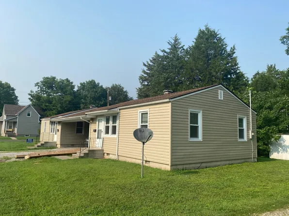 12 N August St #B, Mascoutah, IL 62258