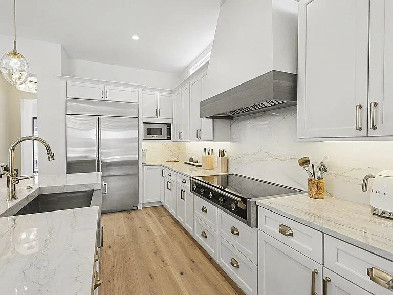 484 Park St — Photo 36