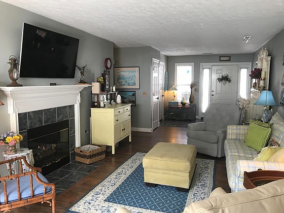 4th image of 165 Gold Leaf Dr NW