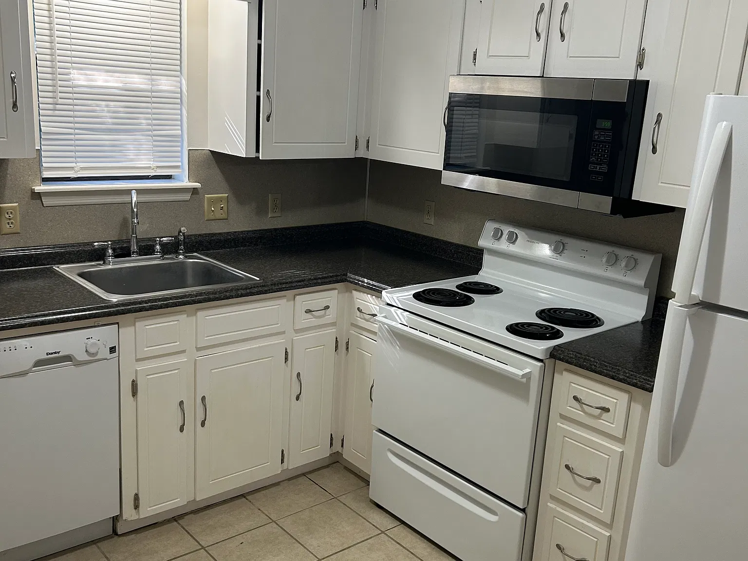 2 bed, 725 sqft, $800 — Photo 3