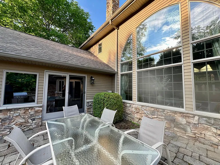 32 Topland Rd — Photo 11