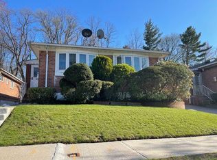 224-72 77th Ave, Oakland Gardens, NY 11364