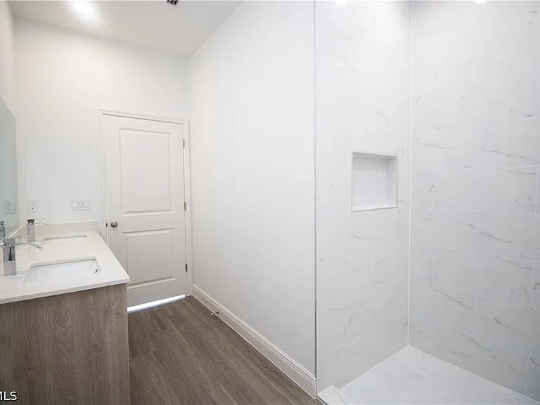9004 W Justice Cir — Photo 23