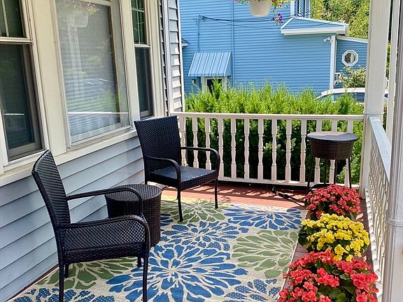 2nd image of 82 Oak St