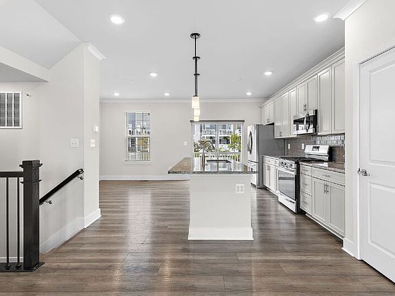 3rd image of 7807 Petigru Rd