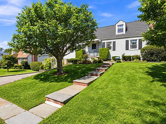 Spacious and well-located home in the heart of Harrison, offering a flexible layout with plenty of room to spread out.