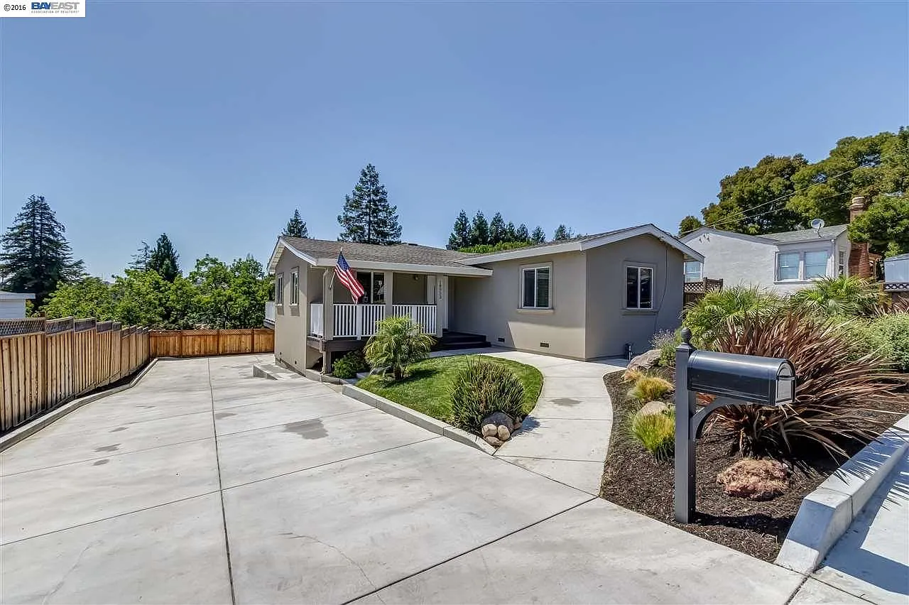 18953 Almond Rd photo 1