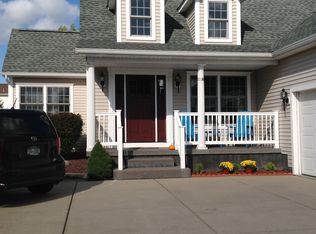 4132 Chatham Dr, Hamburg, NY 14075