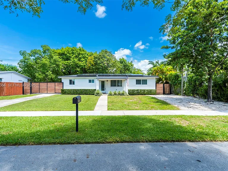 9841 Dominican Dr — Photo 3