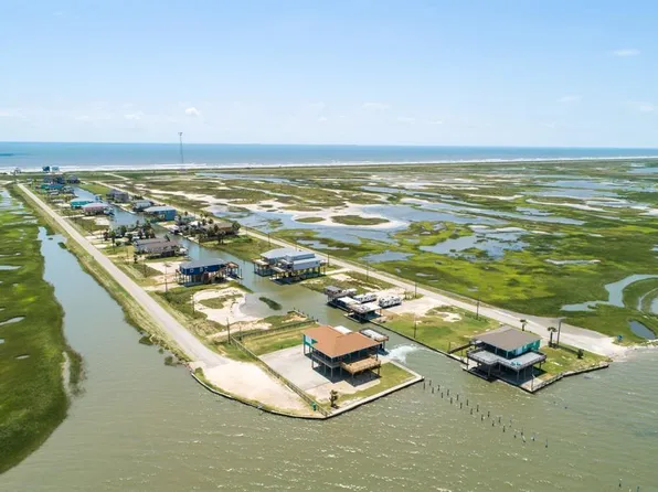 8000 Bluewater Dr, Freeport, TX 77541