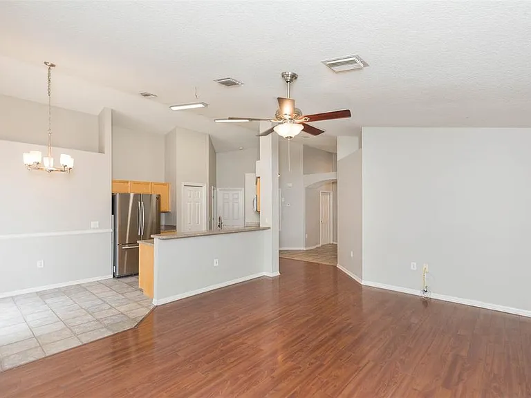 4550 Roundview Ct — Photo 6