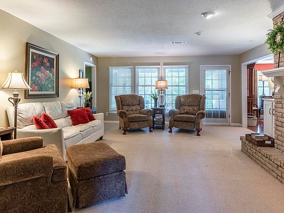 4th image of 105 Brittany Ln