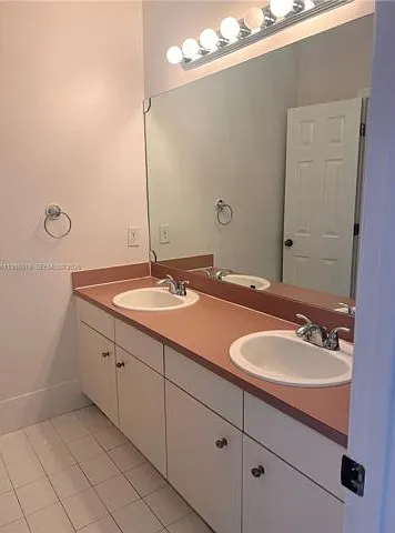 15761 SW 148th Ter — Photo 8