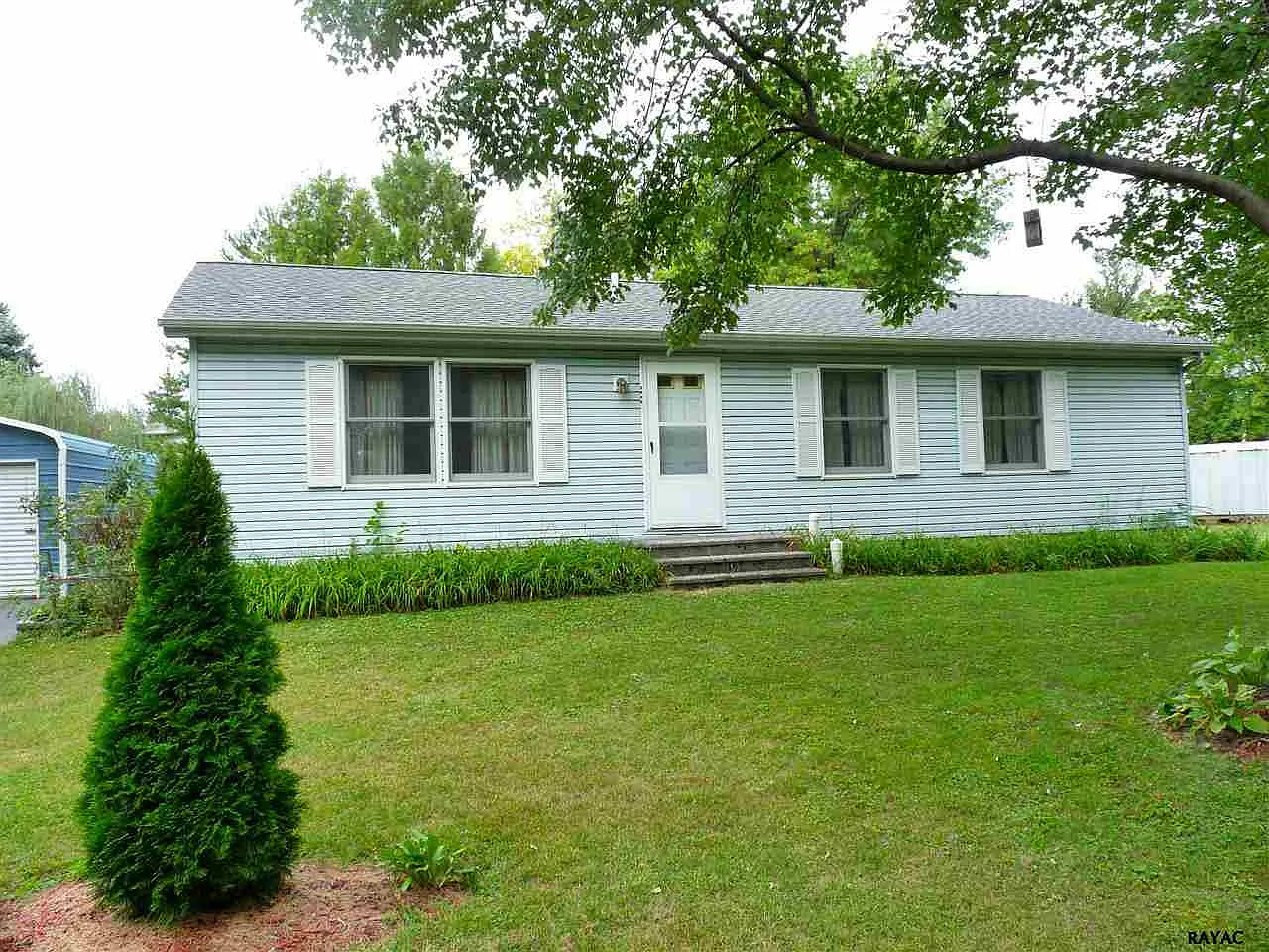 2010 Hilton Ave photo 1