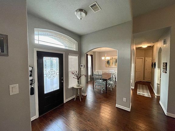 4th image of 13906 Hawthorne Cir
