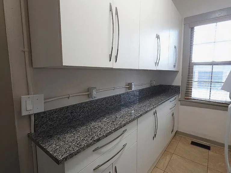 1000 Carteret Ave #3 — Photo 5