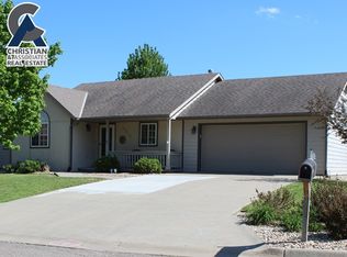 2507 Sunny Cir, Manhattan, KS 66502