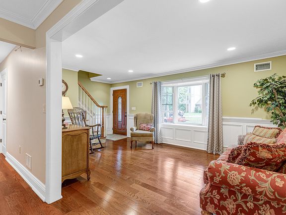 4th image of 25 Cedar St