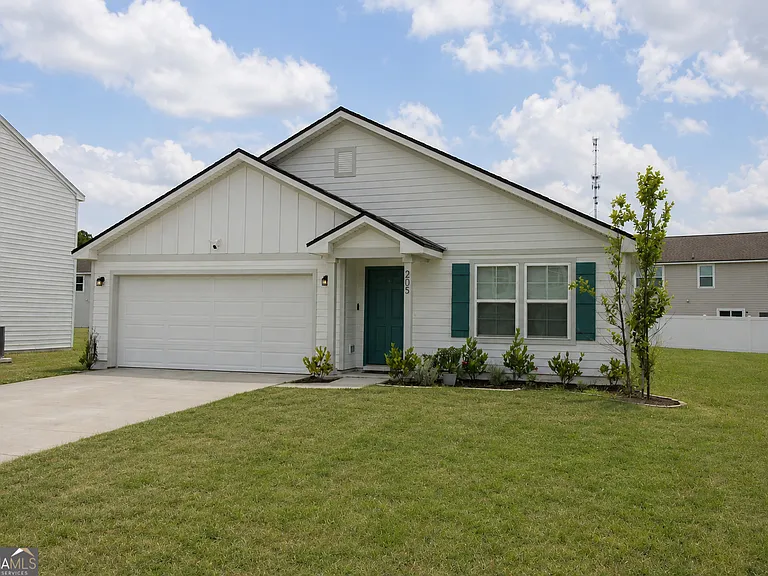 205 Landing Blvd — Photo 1
