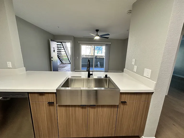 River House Apartments — Photo 46