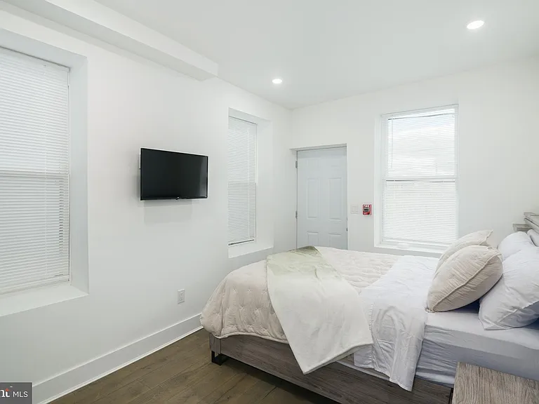 3127 Richmond St #1 — Photo 6
