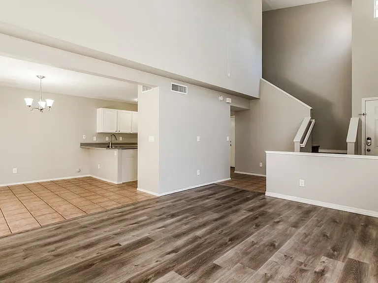 2345 E Gelding Dr — Photo 5