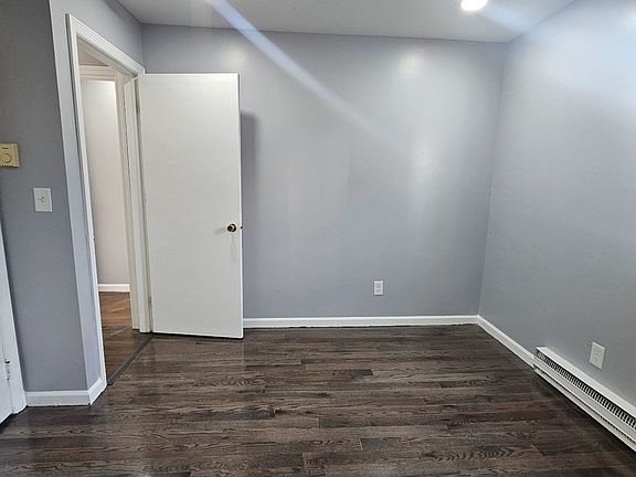 4th image of 38 Glenwood Ave #1A