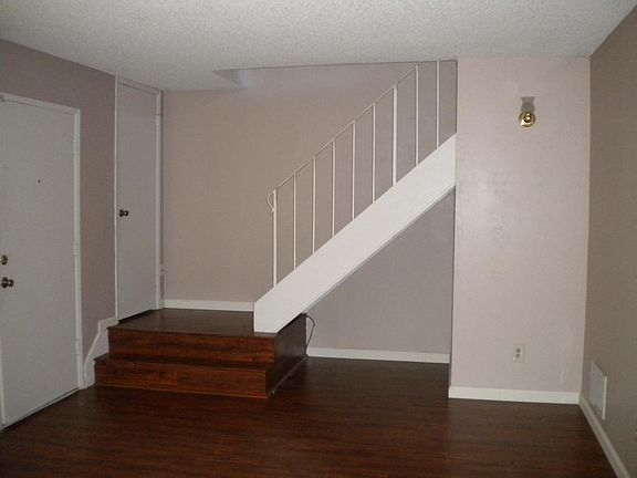4th image of 8809 Salmon Falls Dr Unit E