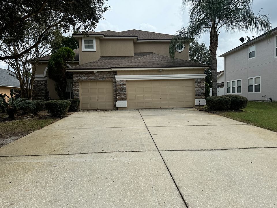 3 Car Garage and Huge driveway
