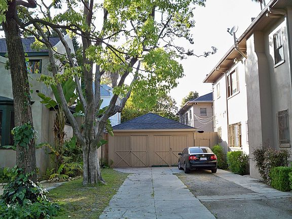 Driveway and garages,with Scarff St units in rear.