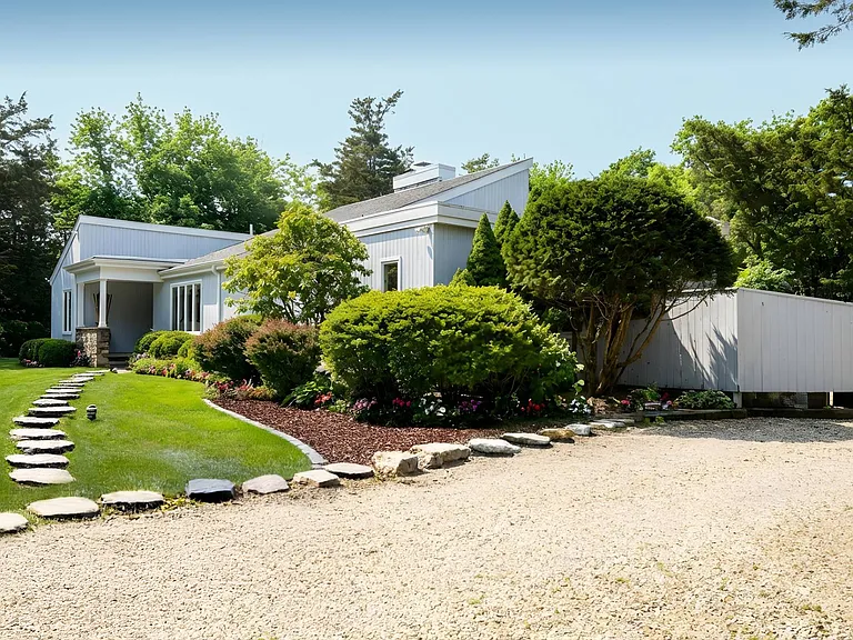 14 Rose Hill Rd — Photo 2