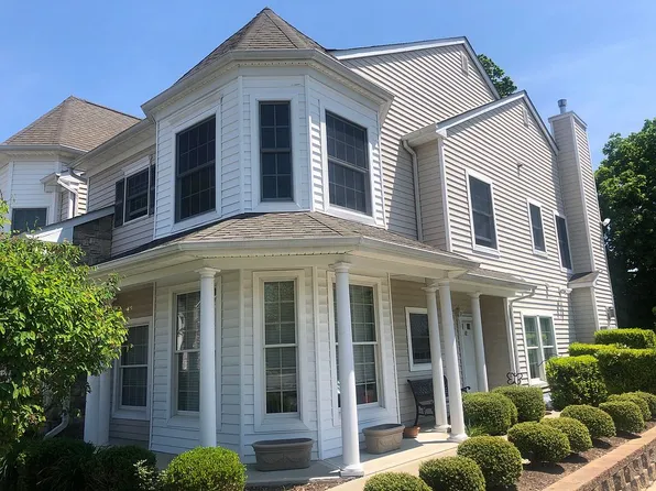 41 Gazebo Ln, Smithtown, NY 11787