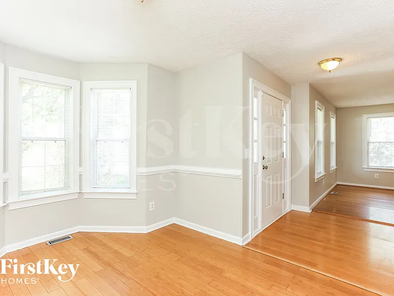 1270 Summit Point Ln — Photo 4