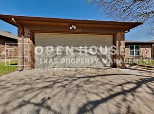 6217 Autumn Springs Ct, Arlington, TX 76001