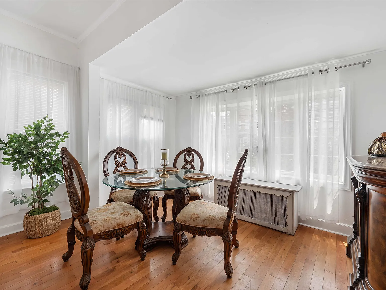 2 bed, 1.0 bath, $2,300 — Photo 4