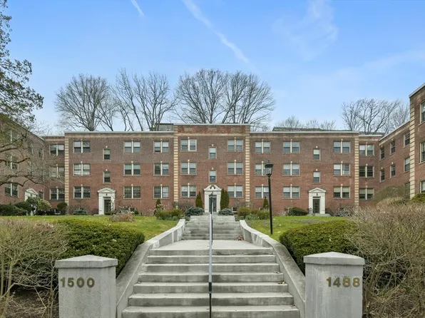 1490 Beacon St APT 1A, Brookline, MA 02446
