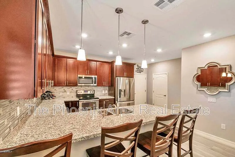 3 bed, 2.5 bath, 1573 sqft, $1,995 — Photo 4
