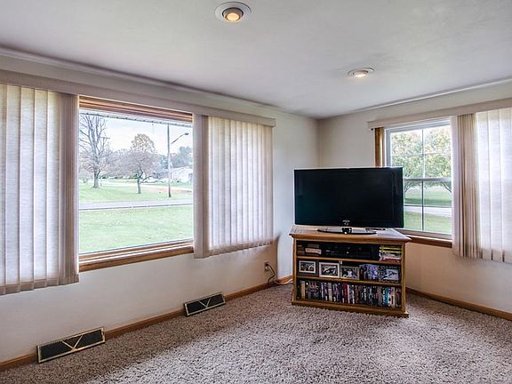 3rd image of 537 Melody Ln