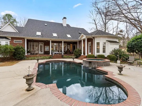 907 Hunters Creek Blvd, Greenwood, SC 29649