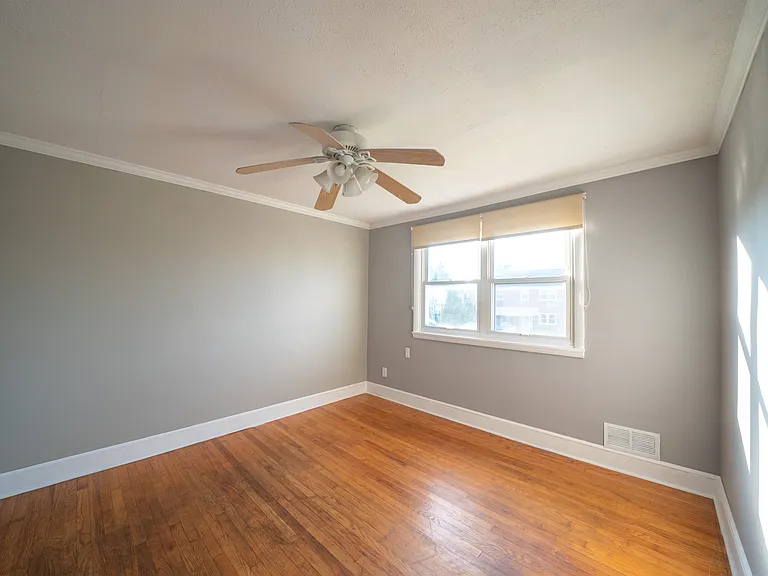 705 Eastshire Dr — Photo 26