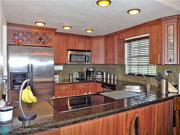 2nd image of 316 SE 10th Ave #316B