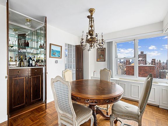 4th image of 360 E 72nd St APT C3004